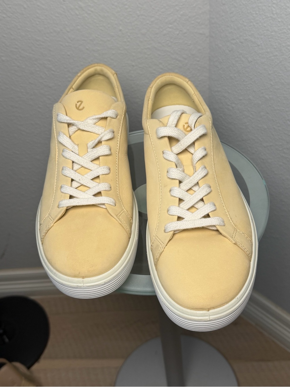 ECCO Soft  Cream Leather Sneakers Women’s Size 40 Casual Comfort  size 40 NEW